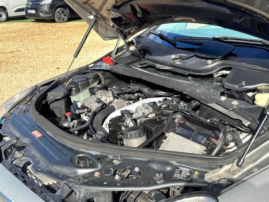 Mercedes-Benz Classe R 320 CDi 4-Matic- Avariado