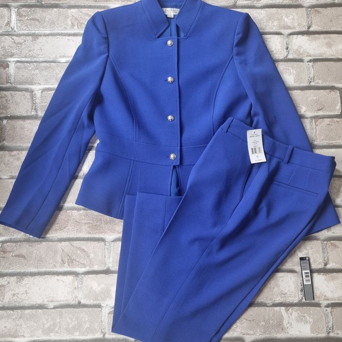 Фирменный классический костюм   Tahari 44 р.