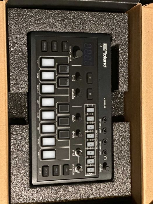 Roland Aira J6 T8