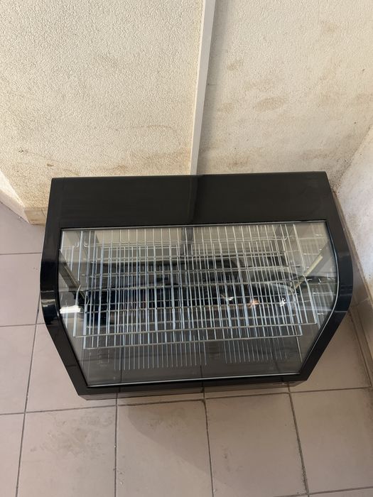 Холодильна Вітрина Кондитерська Frosty Обʼєм 100 літрів