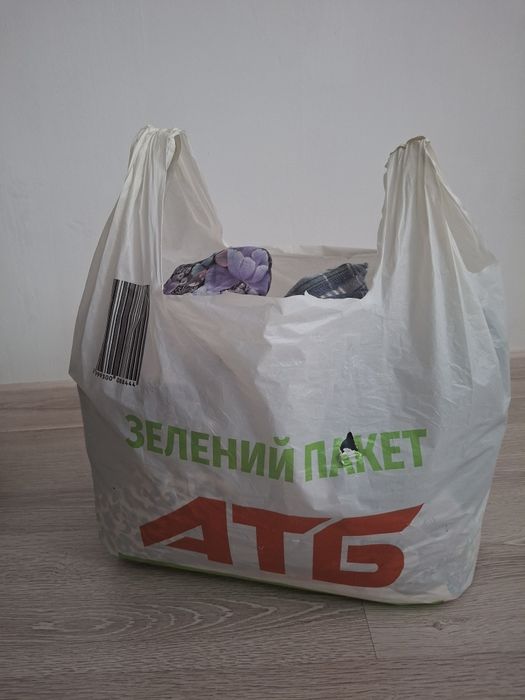 Віддам в дар пакет речей жіночих