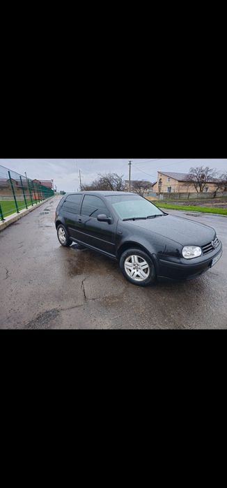Volkswagen Golf 4 
3500$