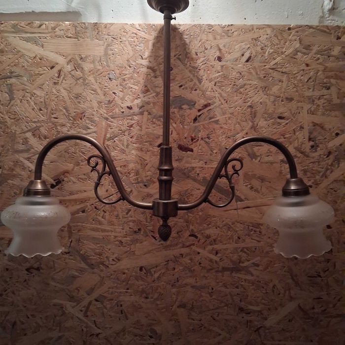 żyrandol mosiężny stylowy