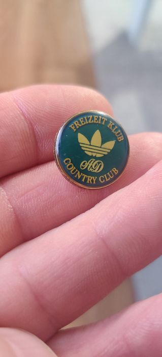 Przypinka Adidas