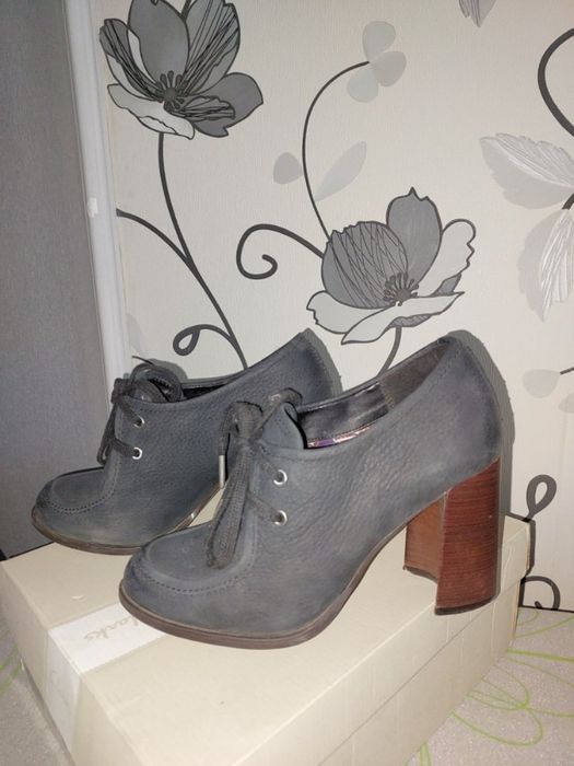 Дизайнерские ботильйоны Clarks