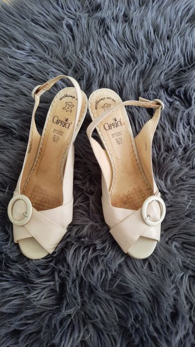 Skórzane sandały Caprice r. 38,5