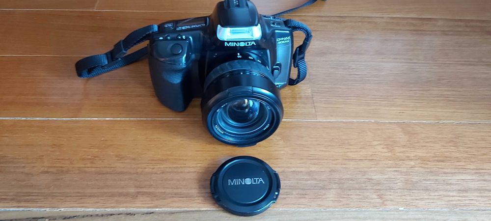 Máquina fotográfica MINOLRA Dynax 300si