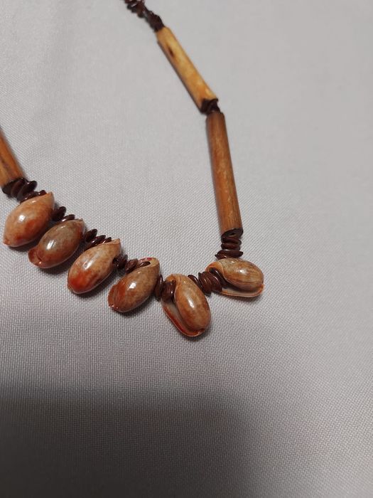 Colar com pequenas conchas