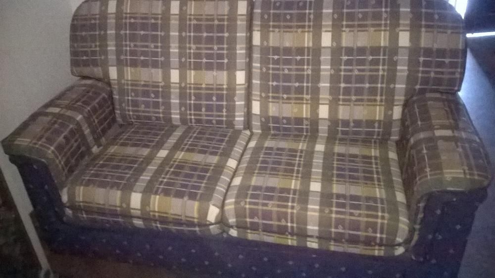 Conjunto 3 sofás novos! Sofá de dois lugares e dois sofás individuais