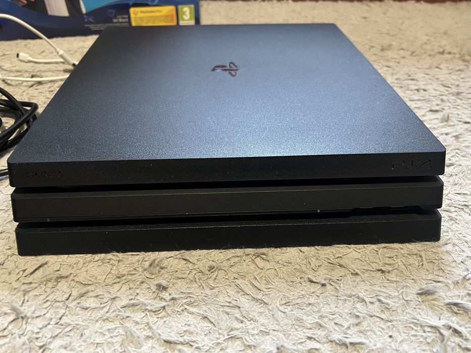 Playstation 4 PRO + pad
