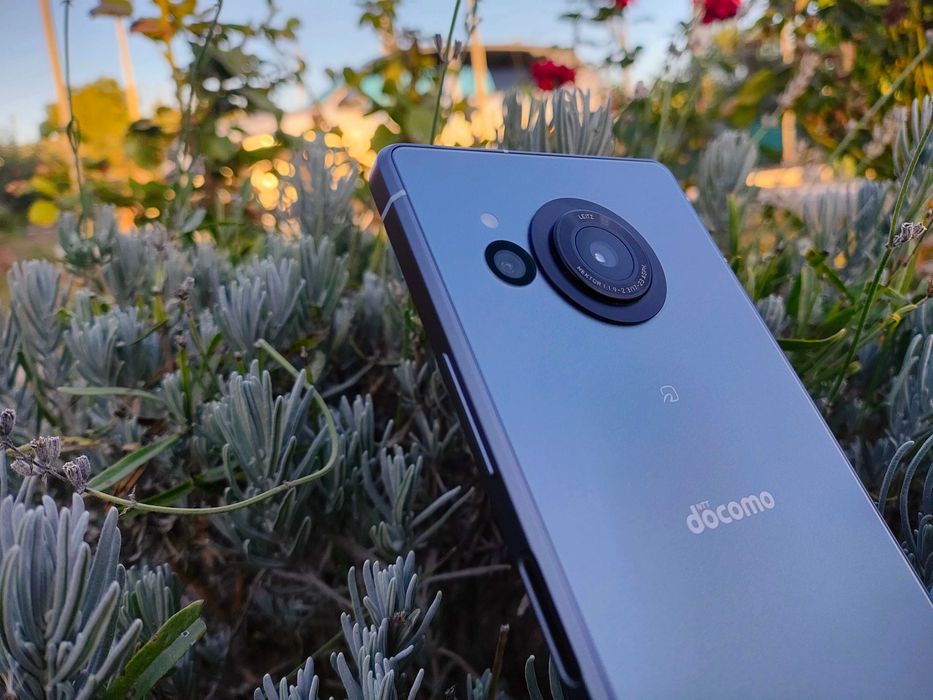 Противоударный смартфон Sharp R8 (2sim,IP68,6.4"240Гц,Snap8Gen2,4570ма