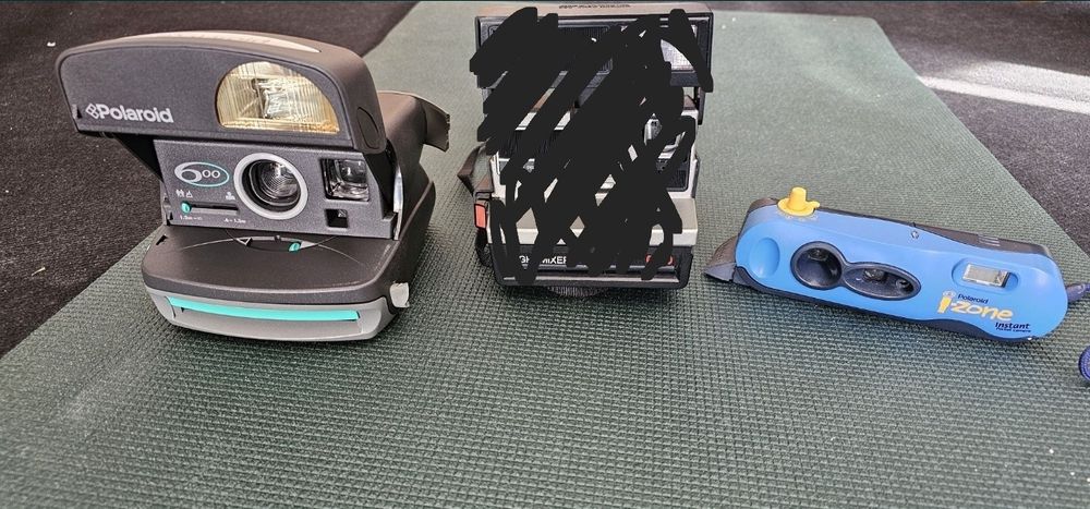 Duas Máquinas Polaroid