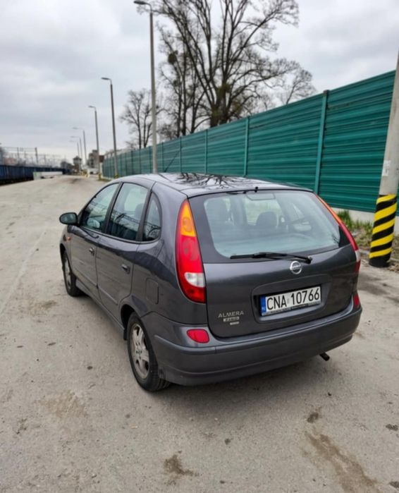 Nissan Almera Tino