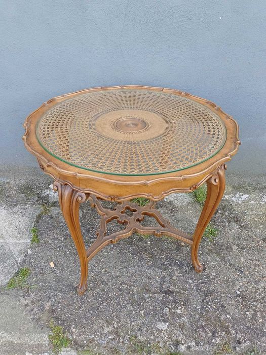 Mesa romântica em madeira