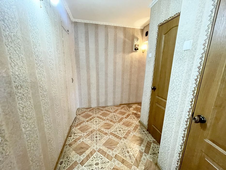 Продам двокімнатну квартиру в Варварівці! Гараж!