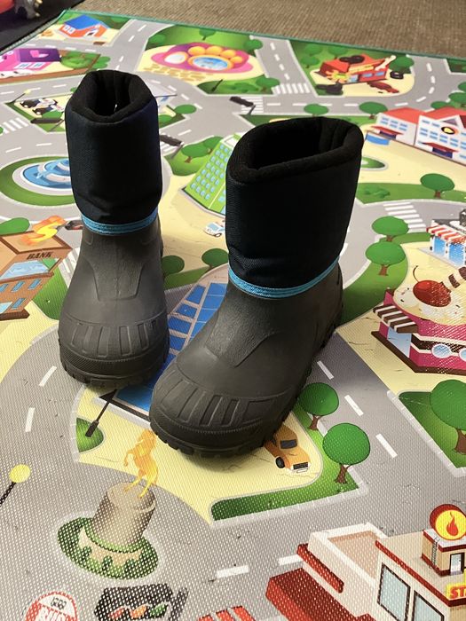Botas de criança para a neve