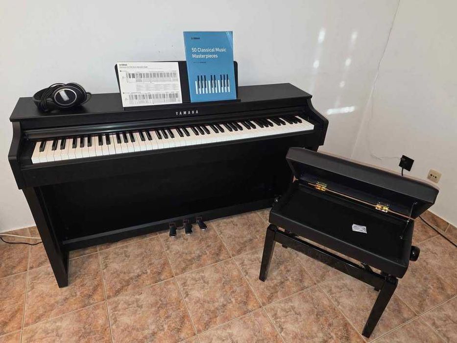Yamaha CLP-625 + Banco Regulável + Auscultadores Sennheiser HD 559