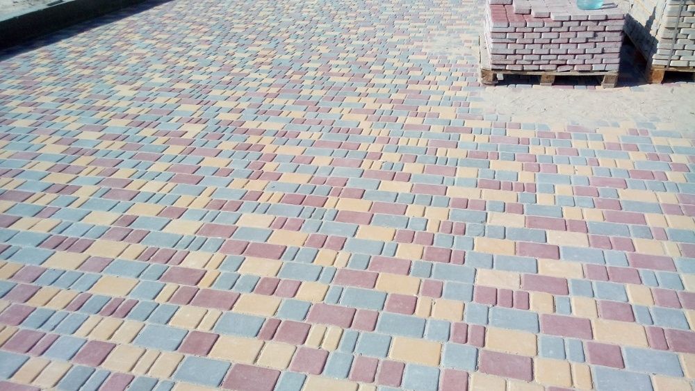 Укладка тротуарной плитки.