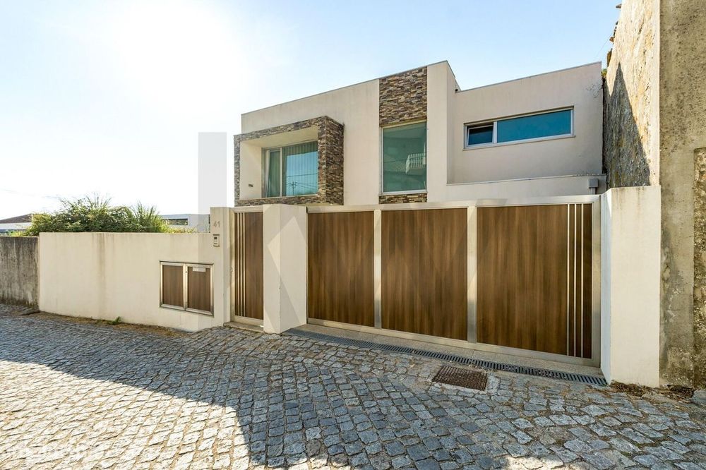 Espaço, Luz e Privacidade | Moradia T3 com 903 m2 de Terreno e Suite e
