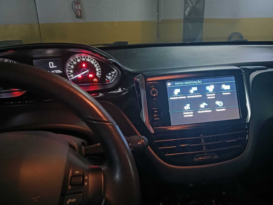 Peugeot 208 1.2 Signature