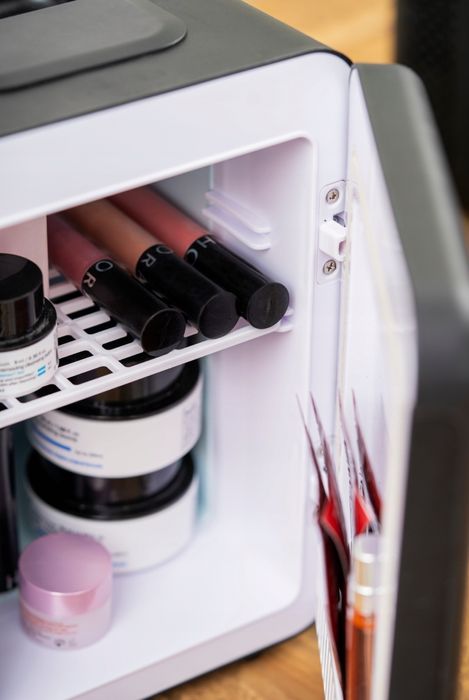 Lodówka Turystyczna Przenośna 4L na Kosmetyki Leki Chłodzi Grzeje 12V