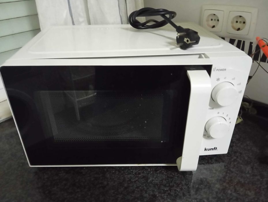 Black friday, máquina de lavar e outra de secar, micro-ondas.