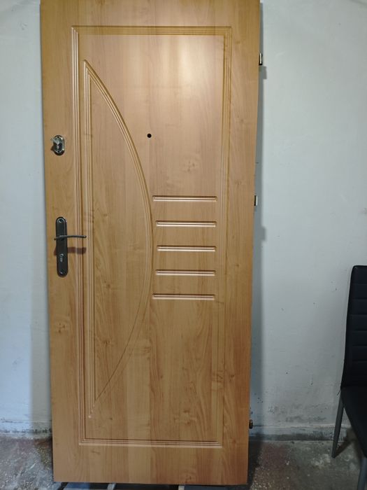Drzwi drewniane 80 prawe.