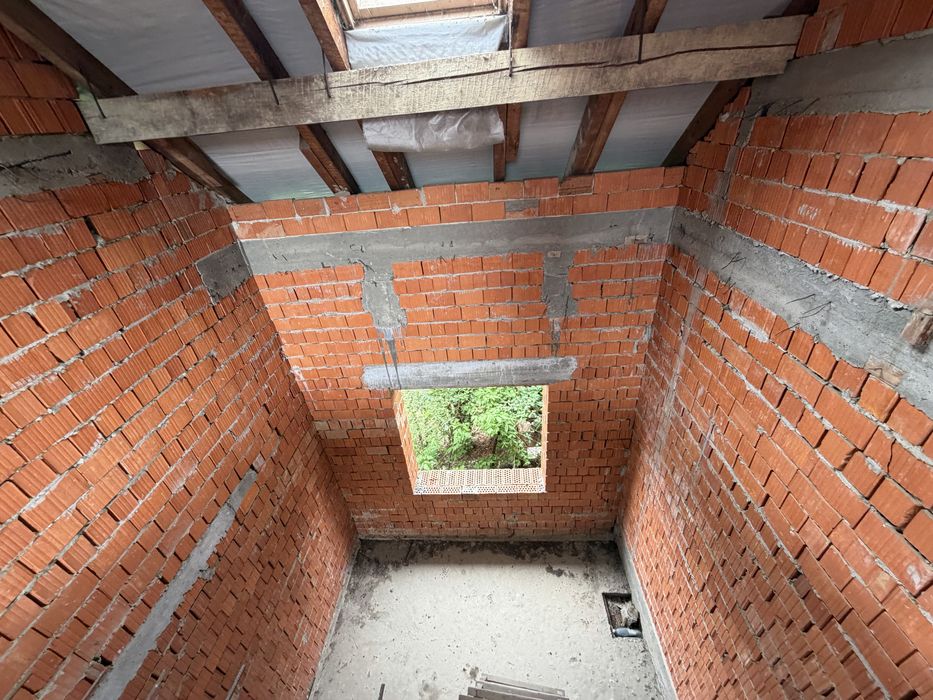 Продаж будинку в престижній локації Барвінка — мкрн. “Лазький берег”