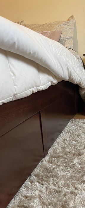 Cama de casal em madeira de 140x190