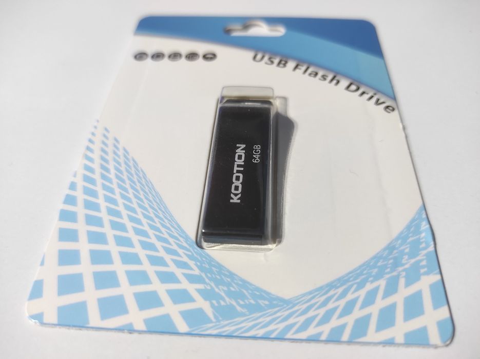 Pendrive 64 GB  – mały, szybki i nigdy nie zapomina