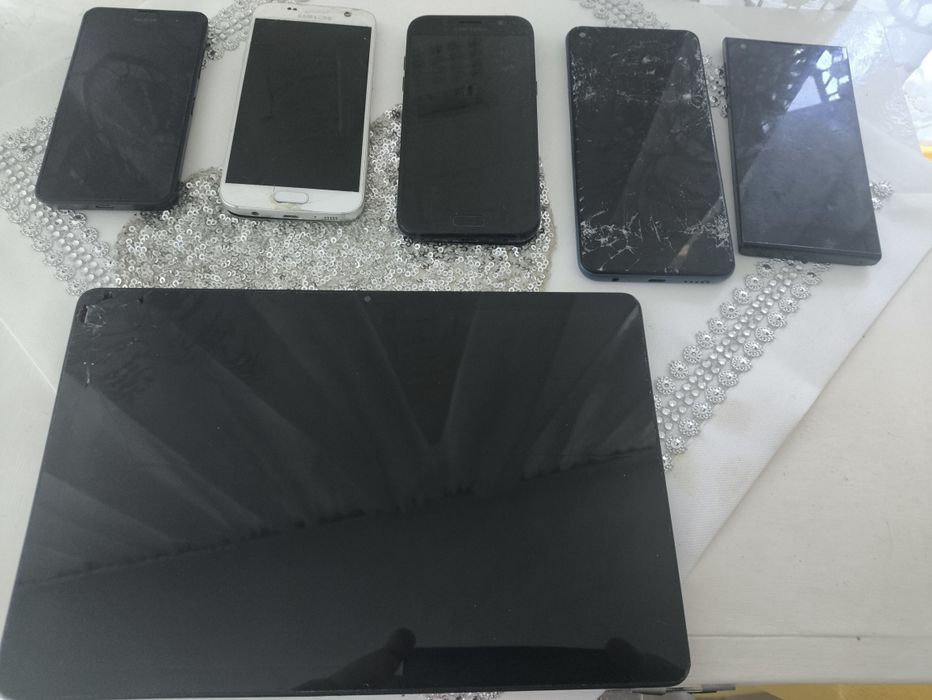 Zestaw smartfonów i tablet