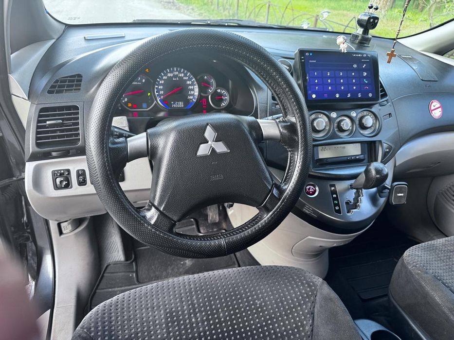 Mitsubishi Grandis 2006