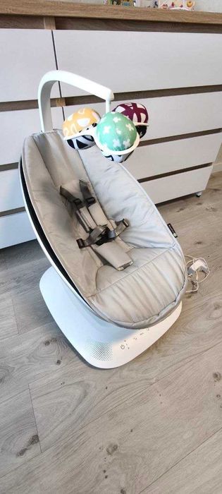 Заколисуючий центр 4moms(крісло-гойдалка MamaRoo 5.0)