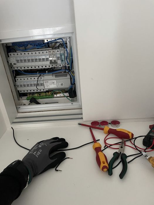 Eletricista 24h | Montagem | Câmeras | Pintura e Remodelações