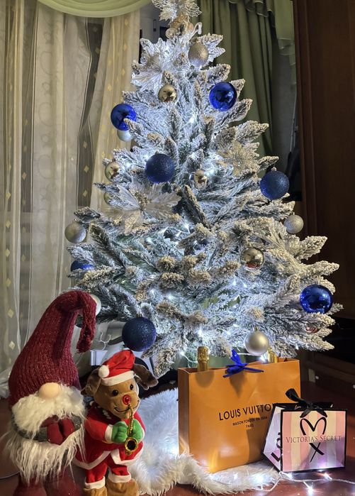 Штучна ялинка засніжена