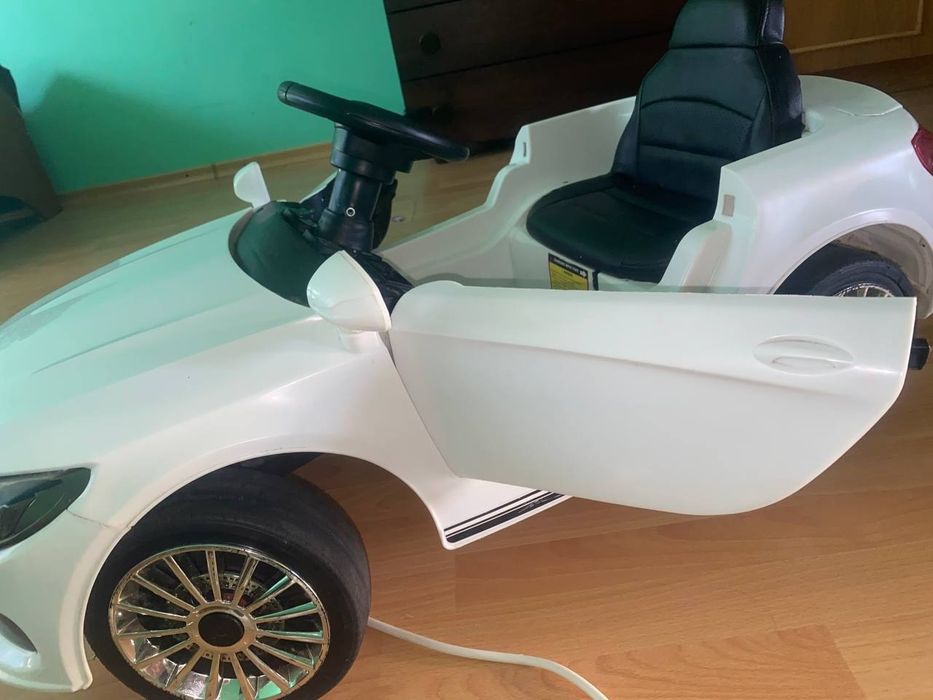 Продам дитячий електромобіль