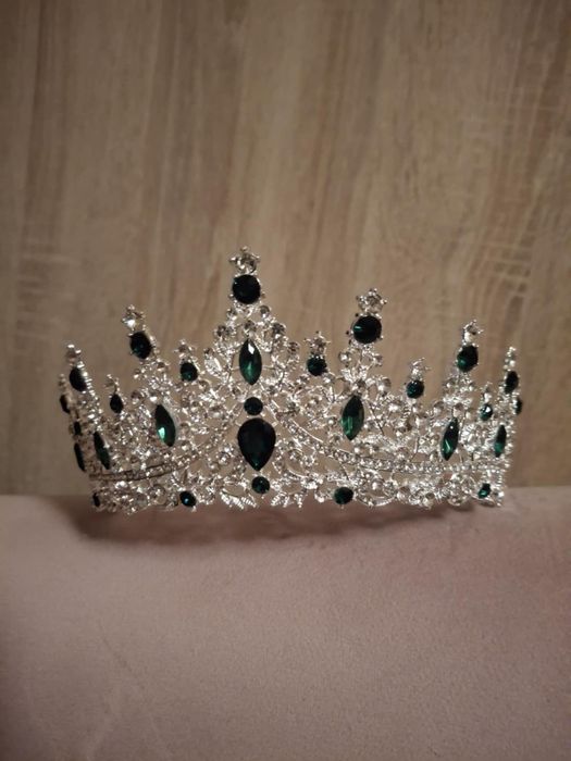 Zielona tiara, korona, diadem