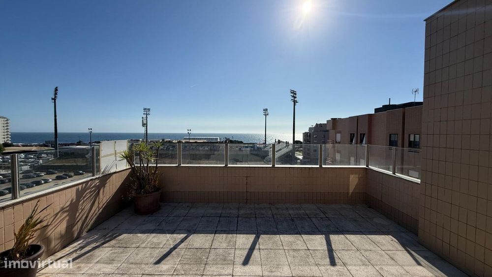 Apartamento T3 Duplex (Terraço e Vista Mar)