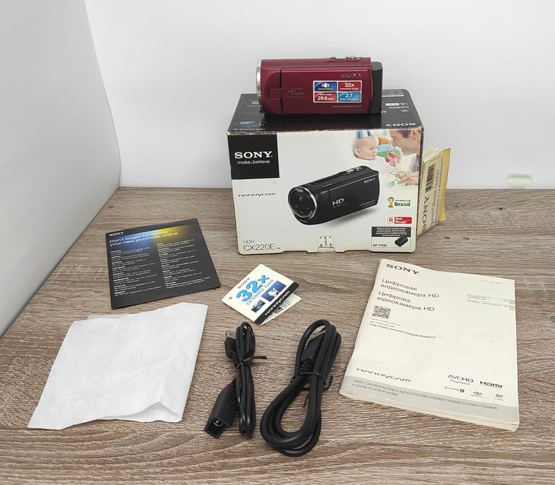 Видеокамера Sony Handycam HDR CX220E Red