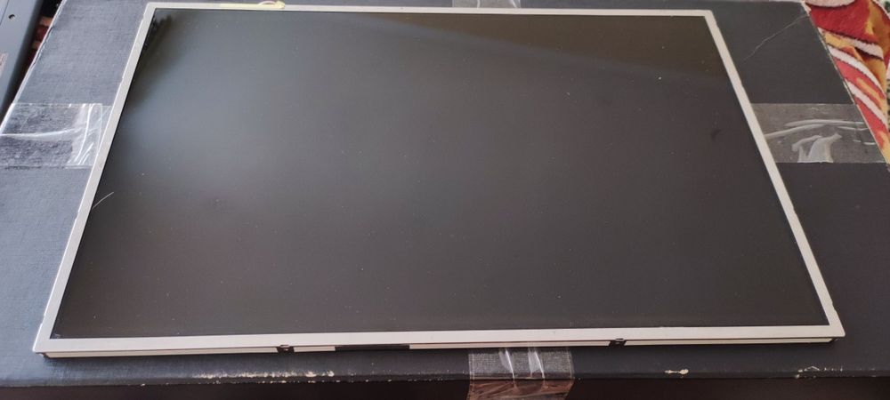 Дві материнки + блок живлення +матриця та багато деталей для ноутбуків