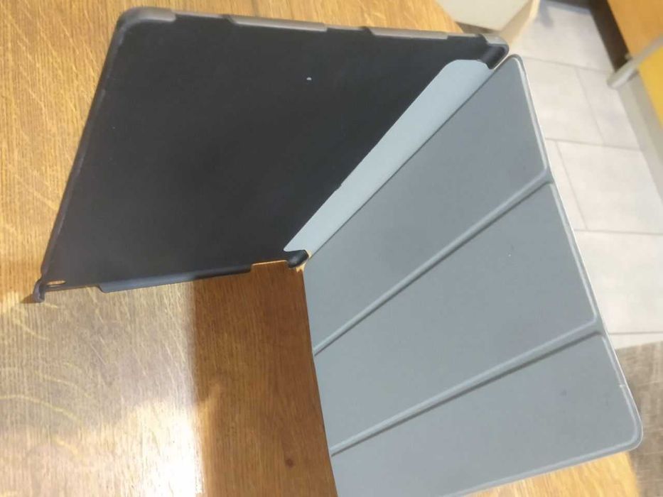 Пластиковый кейс для MacBook и чехол на IPad Pro Case