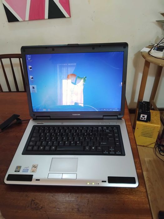 Computador portatil bararato com carregador original  com bateria em bom estado