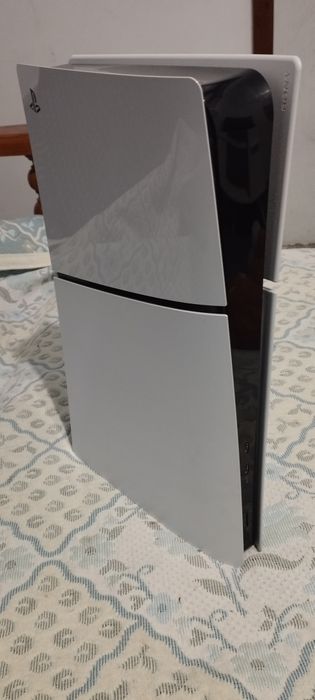 PS5 com 2 Comandos - 1TB