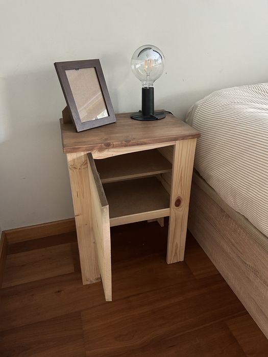 Mesa de cabeceira rustica