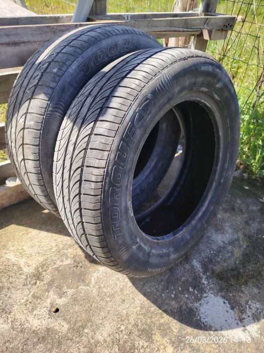 Pneus de 14 polegadas em bom estado (o preço é pelos dois)