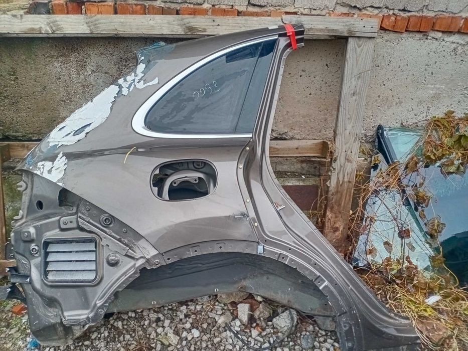 Четверть задняя правая форточка накладка хром Porsche Cayenne 958