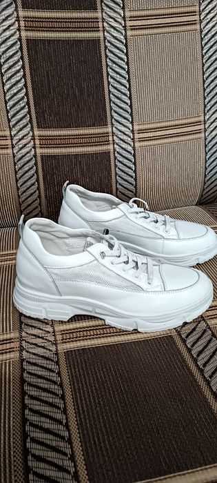 Продам кеды почти новые