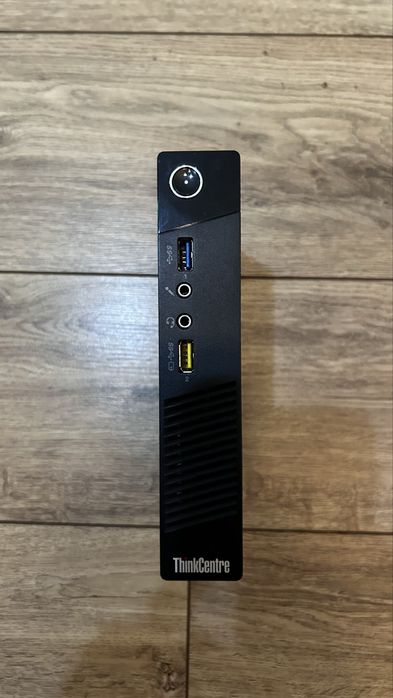 Komputer Lenovo oraz monitor Samsung