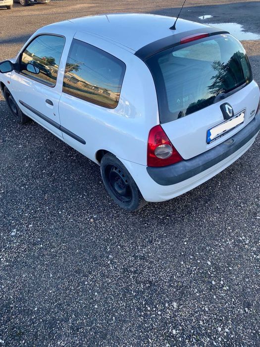 Renault Clio . .