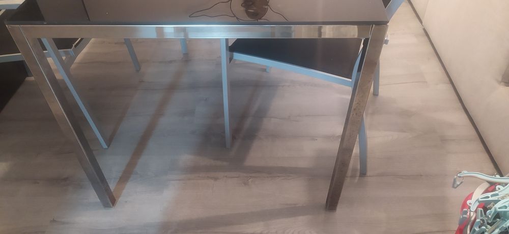 Mesa de sala e 4 cadeiras